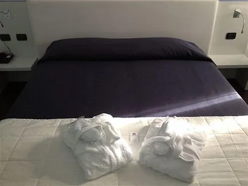 Hotel Mediterraneo فيلاّ كورتيزي